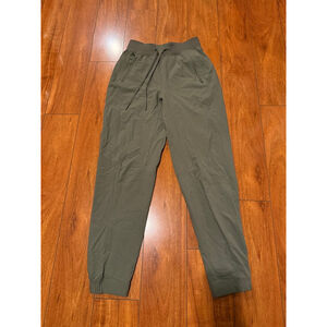 Women's Lululemon Green Track Pants & Joggers Size 4
